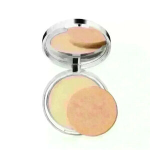 NWT Clinique Stay-Matte Sheer Pressed Powder Foundation - 0.27oz